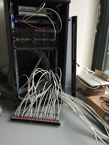 Klein data-netwerk, 22U patchkast